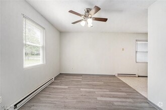 Building Photo - 1492 Ansonia Ave