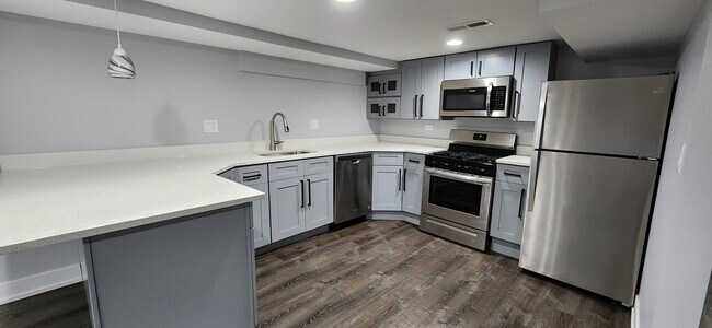 Building Photo - 6532 N Francisco Ave