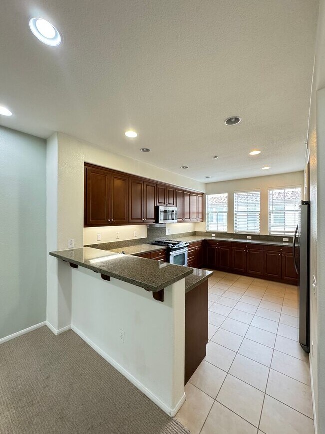 Building Photo - Your Dream Apartment Awaits: Discover Your Ideal Space in Azusa Today