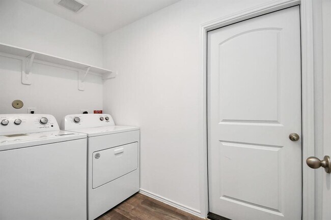 Building Photo - 24430 Elmwood Falls Dr