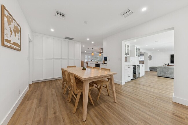 Foto del edificio - 2740 NE 40th Ct