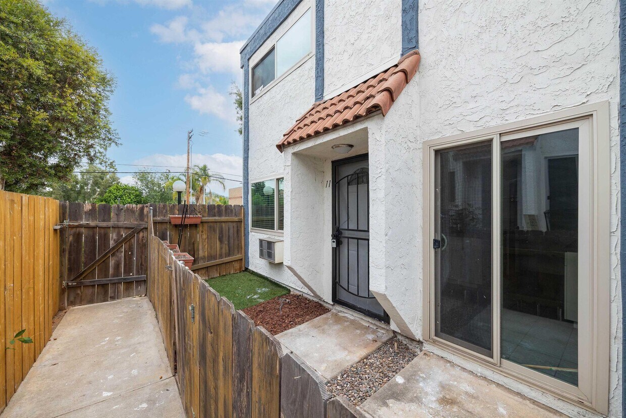 8138 Winter Gardens Blvd, Lakeside, CA 92040 Townhome Rentals in