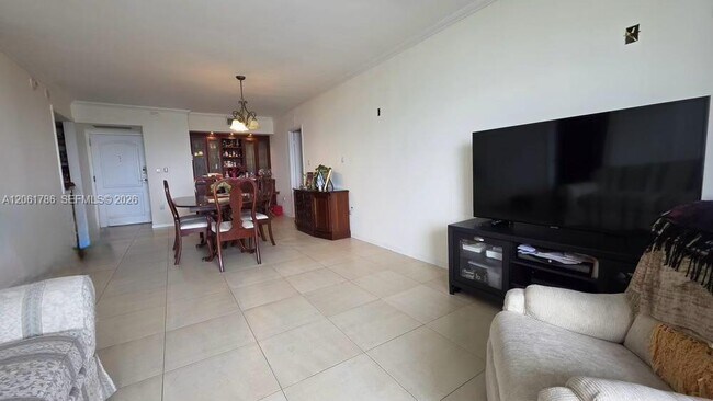 Foto del edificio - 3675 N Country Club Dr