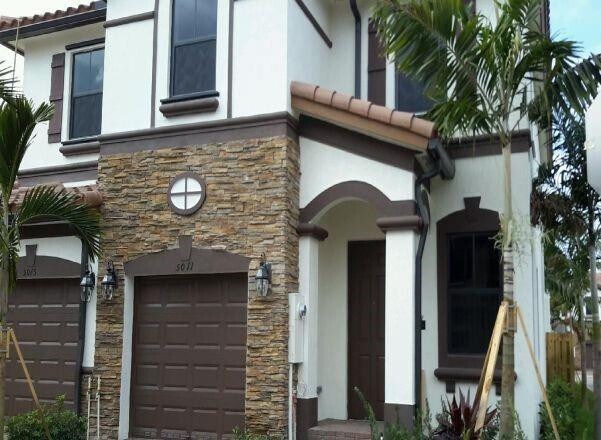 Foto principal - 5011 Lily Way