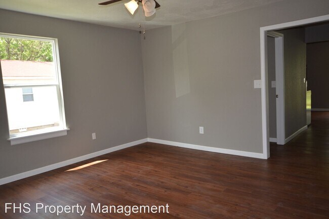 Building Photo - 3 br, 2 bath House - 1107 W. Locust Street