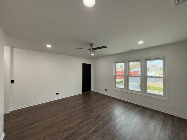 Foto del edificio - 7721 W Addison St