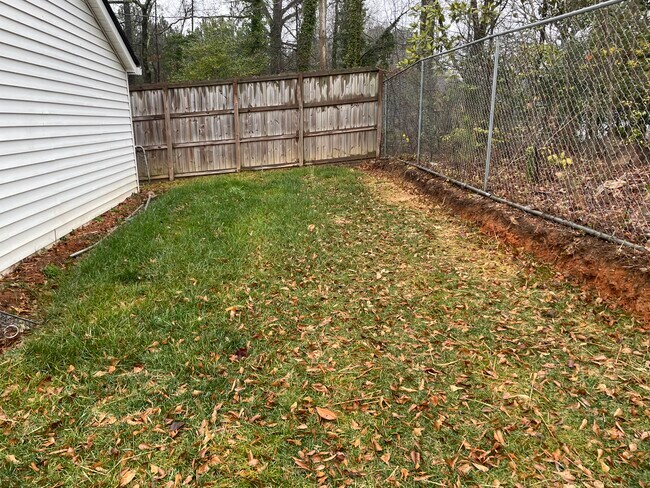 Building Photo - 4665 Lake Acworth Dr