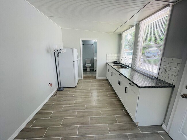Foto del edificio - 3705 19th St W