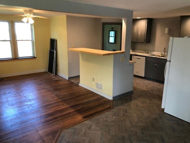 Building Photo - 839 River Bend Ct