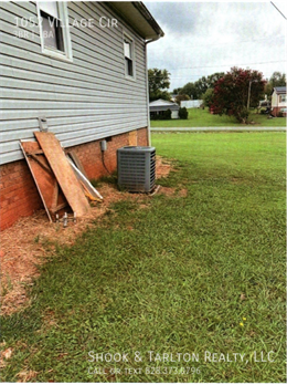 Building Photo - 1052 Village Cir