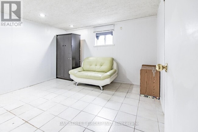 Building Photo - 52 Baylawn Dr