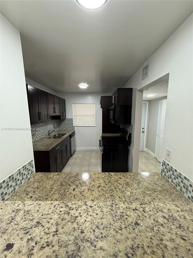Foto principal - 4121 Stirling Rd