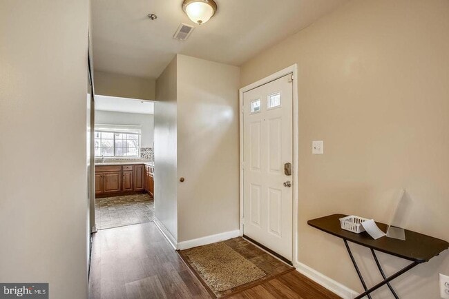 Building Photo - 1670 Brooksquare Dr