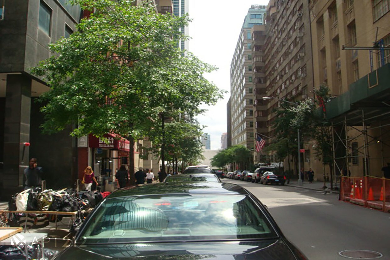 Primary Photo - 307 E 44th St