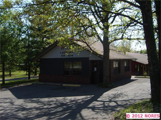 Primary Photo - Twin Oaks Apartments