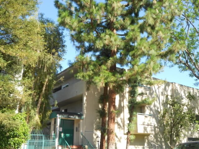 Building Photo - 5330 Zelzah Ave