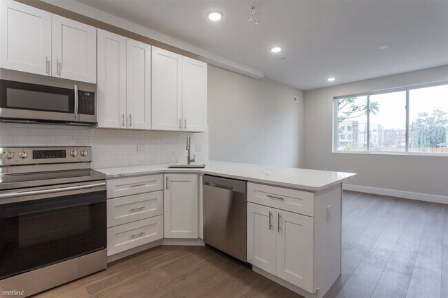 Building Photo - 3 br, 3 bath Duplex - 426 W Norris ST Unit 1