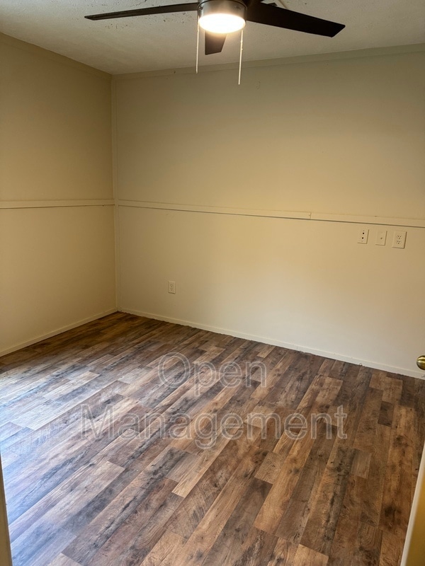 Building Photo - 2710 N Farm Rd 137