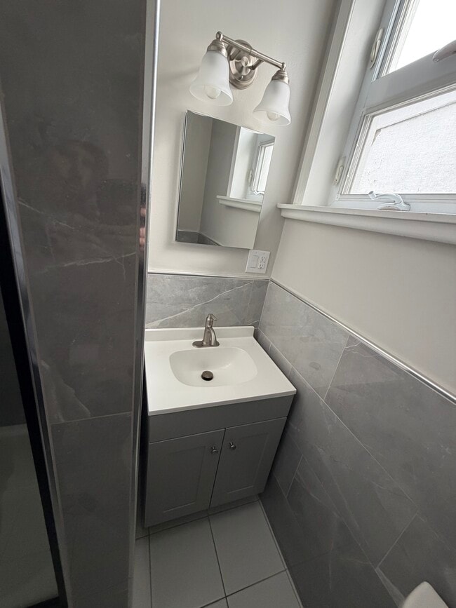 Building Photo - 109 Roseberry St