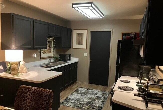 Foto del edificio - 6431 Deerhurst Dr