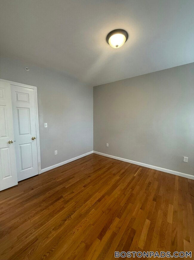 Building Photo - 4 Kingsley Terrace