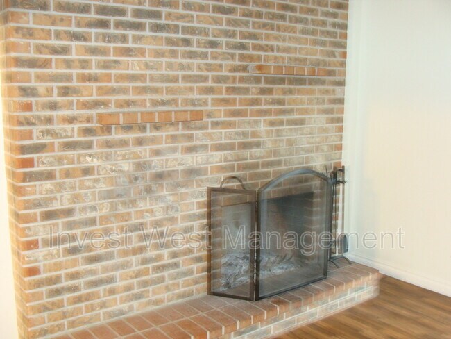 Building Photo - 1120 NE Minnehaha St