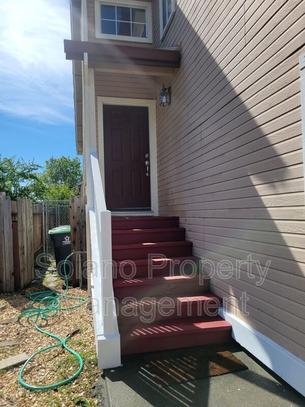 Building Photo - 358 Flagstone Cir