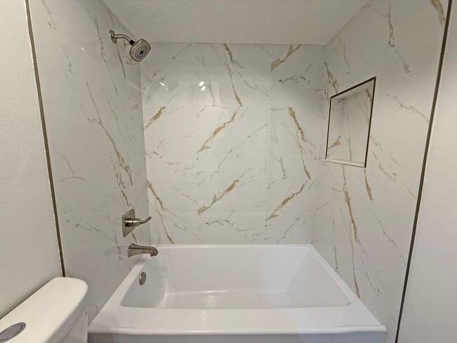 Foto del edificio - 9005 Pebble Creek Dr