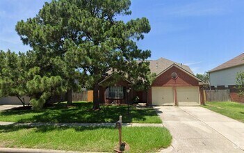 Building Photo - 723 N Vista Dr