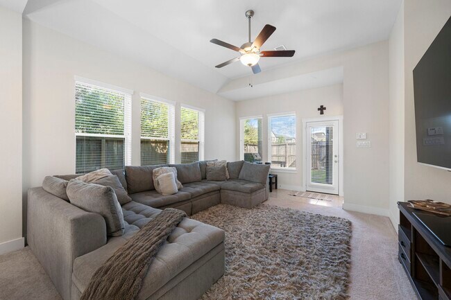 Foto del edificio - 28750 Shoalhaven Ct