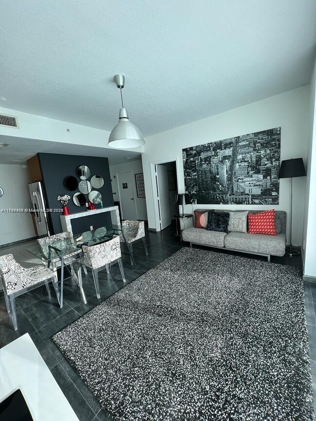 Foto del edificio - 60 SW 13th St