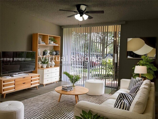 Foto del edificio - 10757 Cleary Blvd