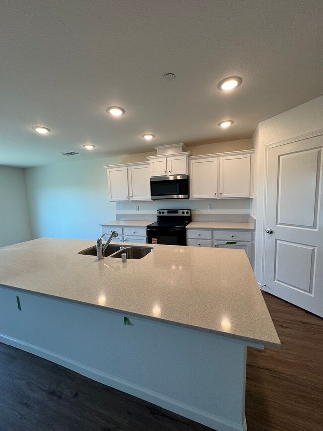 Building Photo - Brand New Construction Available now !