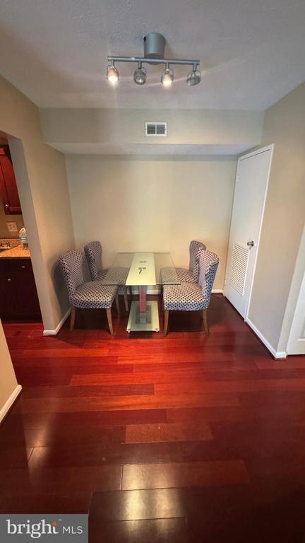 Foto del edificio - 6936 Hanover Pkwy
