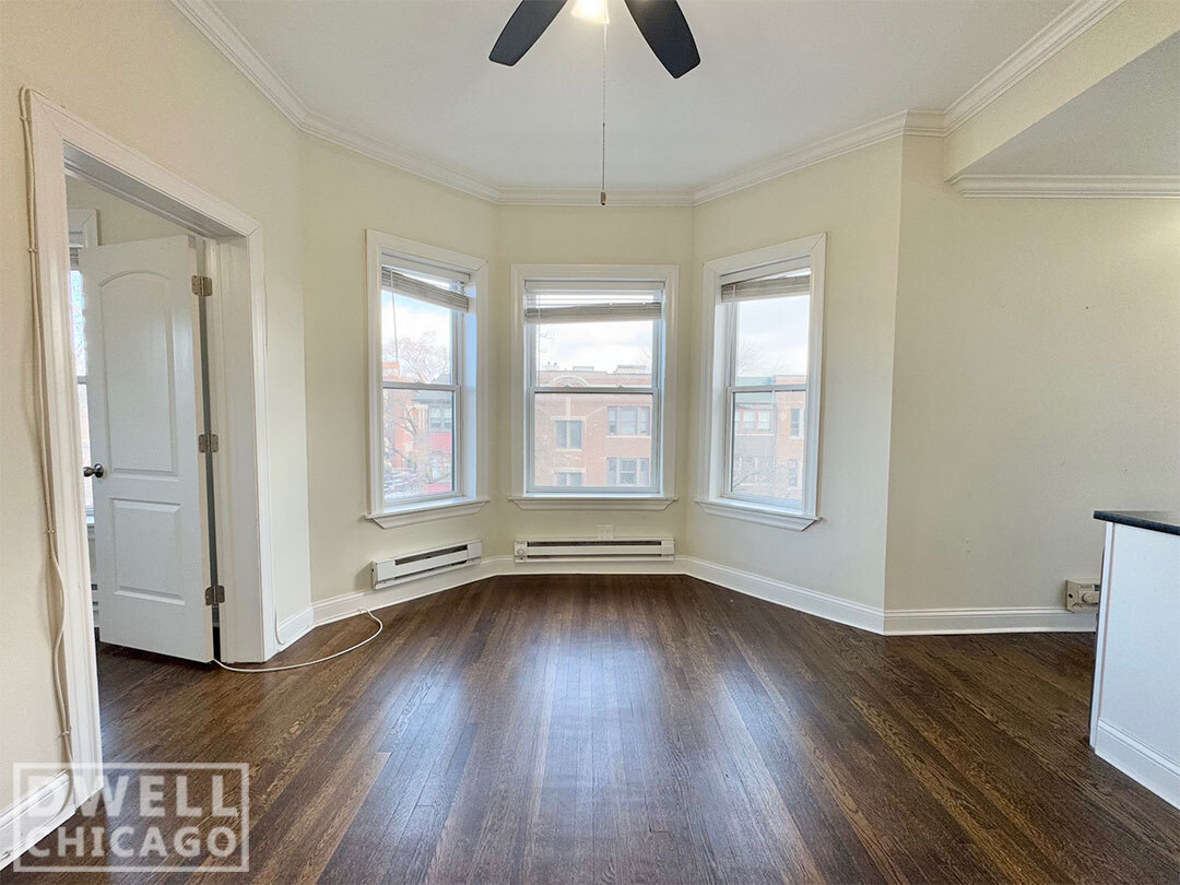 Foto principal - 923 W Waveland Ave