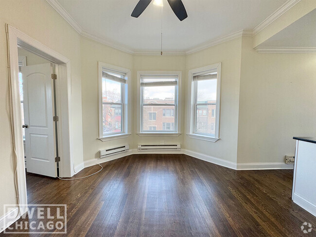 Building Photo - 923 W Waveland Ave