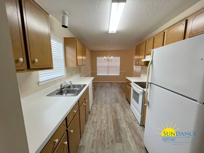 Building Photo - Gorgeous 3 Bedroom Home in Niceville!