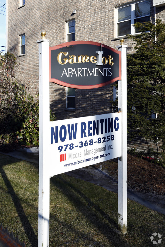 Building Photo - Camelot Apartments