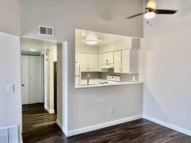 Building Photo - Horizon East Apartments