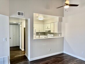 Building Photo - Horizon East Apartments