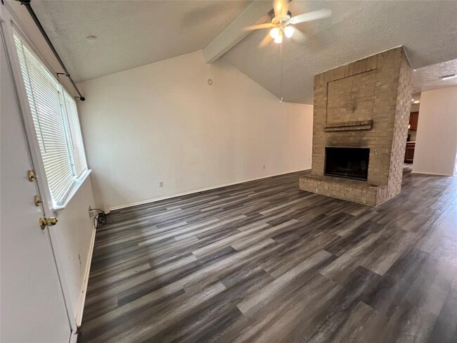 Building Photo - 5436 Parkridge Dr