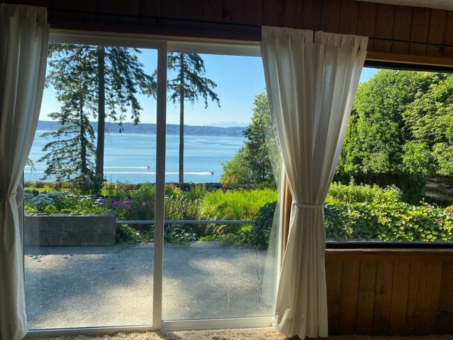 Building Photo - Waterfront Cottage in Gig Harbor