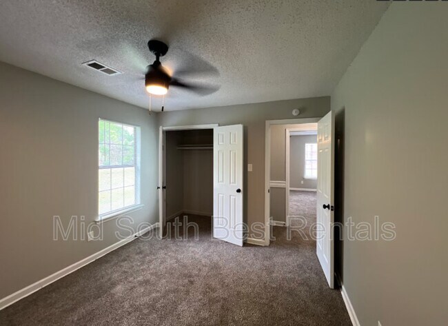 Building Photo - 208 W Fairway Ave