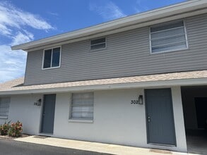 Building Photo - 302 Parkside Dr