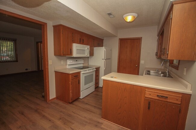 Building Photo - Charming 3 Bedroom for Rent in Minnetonka!