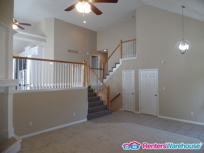 Foto del edificio - Spacious 4 bd, 3 bth Home in Lees Summit! ...