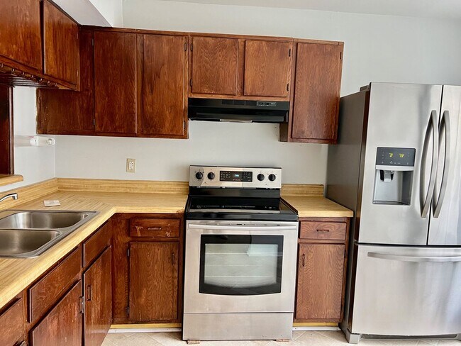 Foto del edificio - 2BD/ 2.5BA Townhouse near Town Center! Was...