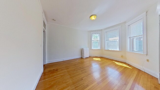 Building Photo - 42 Strathmore Rd