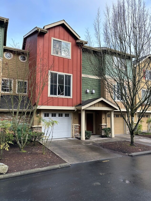 Primary Photo - Charming 3 Bed 2.5 Bath Townhome $$2,850/m...