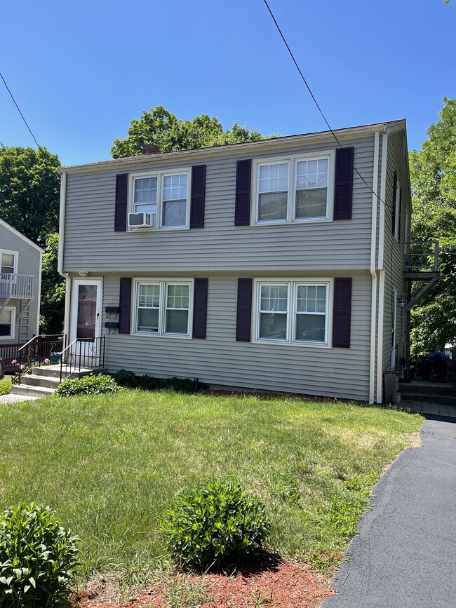 Building Photo - 38 Lamb St